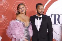 Chrissy Teigen in John Legend