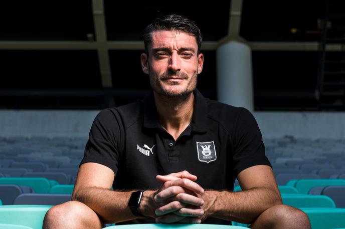 Albert Riera | Albert Riera je kot trener Olimpije v slovenskem prvenstvu še neporažen. V nedeljo ga čaka najtežji izziv, gostovanje pri velikem rivalu Mariboru. | Foto Matic Klanšek Velej/Sportida