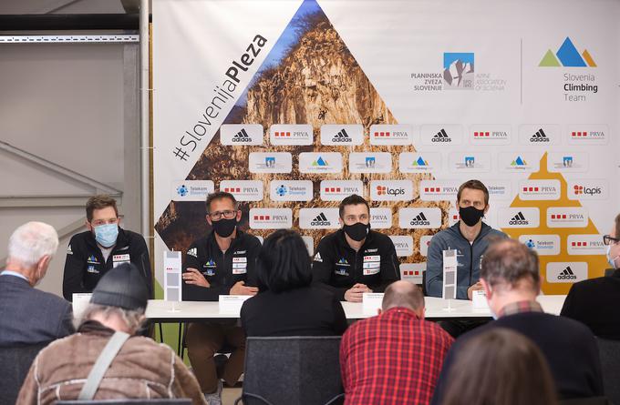 Trenerski štab slovenske reprezentance v športnem plezanju: Domen Švab, Luka Fonda, Gorazd Hren in Anže Štremfelj. | Foto: Vid Ponikvar