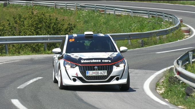 Anže Dovjak (peugeot 208 rally4) je nekdanji smučar in kartist, zadnje leto pa se je dokazal v avtomobilskem športu. Letos se mu obeta naslov državnega prvaka v gorskih dirkah. | Foto: Gregor Pavšič