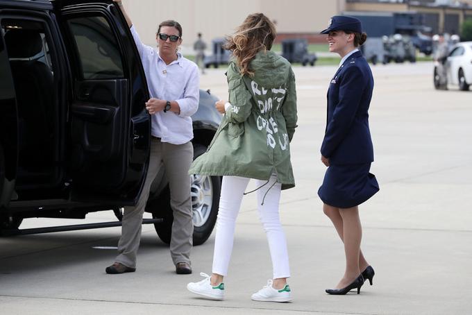 Melania v Zarini jakni za 30 evrov, ki bi bila ob katerikoli drugi priložnosti veliko bolj primerna. | Foto: Getty Images