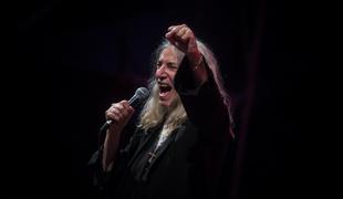 Patti Smith: punkovska pesnica, ki trga strune