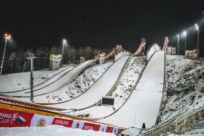 Nižni Tagil | S kvalifikacijami na srednji skakalnici v Nižnem Tagilu (skakalci so tekmovali na veliki) se začenja 11. sezona svetovnega pokala za smučarske skakalke. | Foto Guliverimage