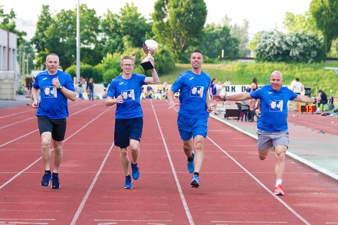 Takole so se lani z udeležbo v štafeti 4x100 metrov na prijatelje na memorialnem mitingu v Ljubljani spomnili nekdanji uspešni slovenski šprinterji (od leve proti desni) Urban Acman, Matic Osovnikar, Boštjan Fridrih in Rok Predanič. | Foto: Peter Kastelic/AZS