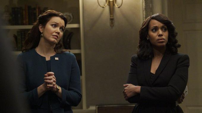 Olivia Pope (Kerry Washington) je presenetila vse, ko je prevzela vodenje predsedniške kampanje Mellie Grant (Bellamy Young) | Foto: 