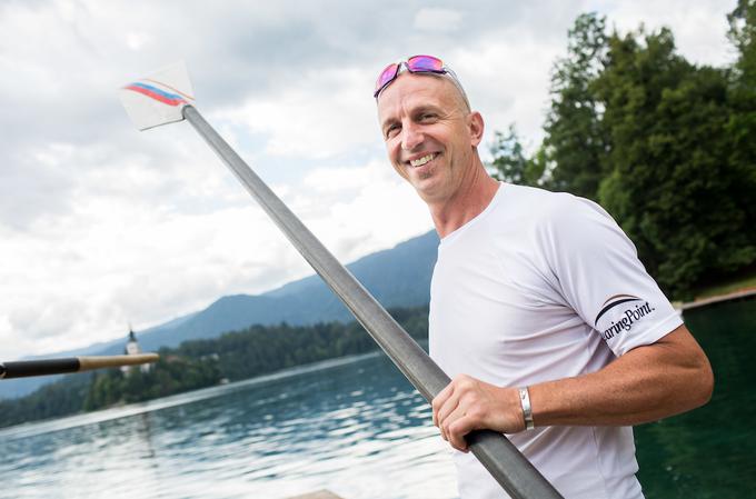 "Slovenija je zame najlepša, naj bo taka tudi vaša, naša in pa moja Slovenija," nas Jani Klemenčič nagovarja v videu z Bleda. | Foto: Vid Ponikvar