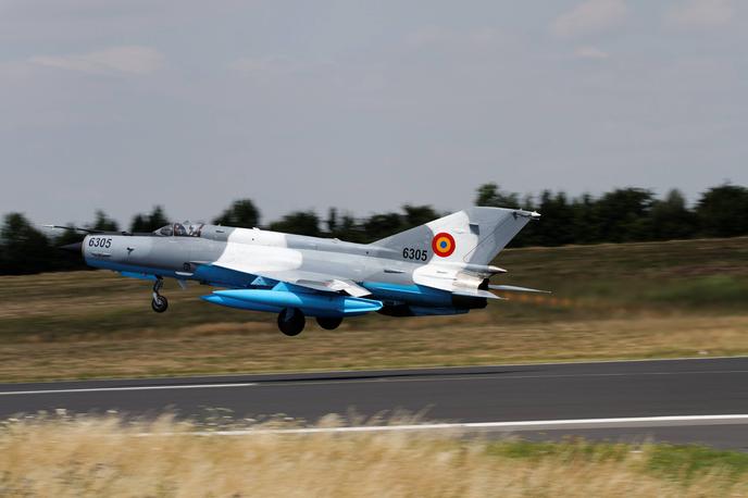 Mig-21 | Zaradi številnih nesreč v zadnjih nekaj desetletjih se je teh letal zaradi slabe varnosti prijela oznaka leteče krste, poroča AFP. Fotografija je simbolična.  | Foto Guliverimage