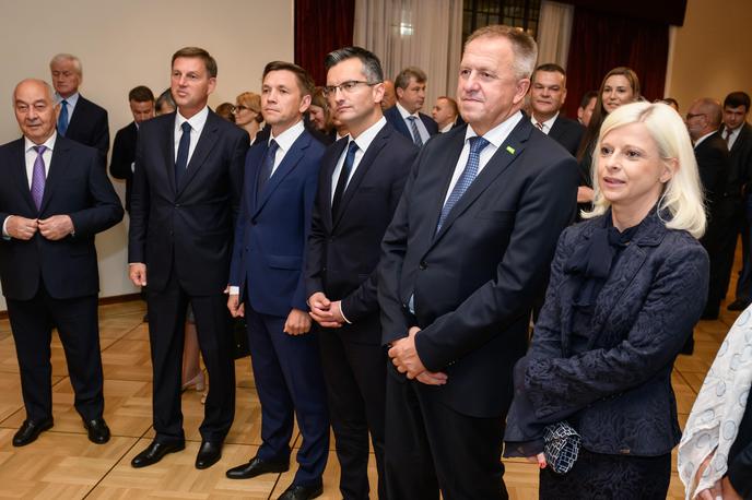 Marjan Šarec, Zdravko Počivalšek, Dmitrij Medvedjev | Predsednik ruske vlade Dmitrij Medvedjev je ob začetku srečanja z Marjanom Šarcem izpostavil pričakovanje, da bo slovenska vlada odigrala svojo vlogo pri reševanju vprašanja Agrokorja in s tem tudi Mercatorja. | Foto STA