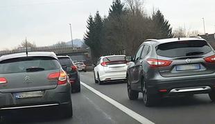 Predpraznični kaos: Zastoji na avtocestah in gneča na mejnih prehodih