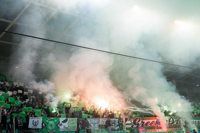 Navijači Olimpije so od ljubljencev zahtevali zmago, na koncu pa ostali brez točke. | Foto: Vid Ponikvar