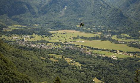 Nove športne dvorane v Bovcu zaradi počenih nosilcev ne morejo uporabljati #foto