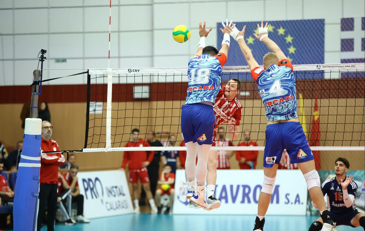 Tonček Štern | Slovenski korektor Tonček Štern se je po več kot pol leta vrnil v tekmovalni ritem in Olympiacosu pomagal do preboja v skupinski del lige prvakov. | Foto CEV