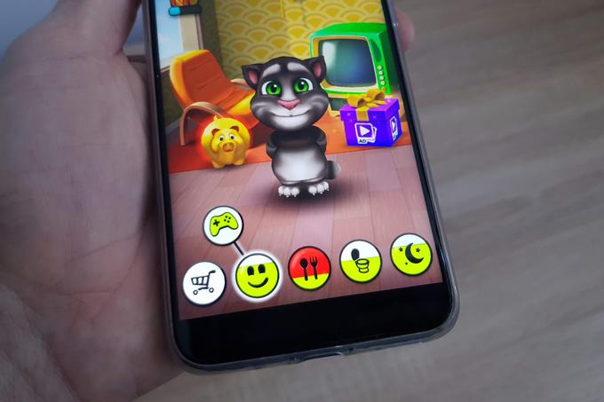 Aplikacija My Talking Tom je izšla novembra 2013 in je največja uspešnica studia Outfit7. Na pametne telefone so jo uporabniki namreč prenesli že več kot 500-milijonkrat. Vse aplikacije Outfit7 so sicer zbrale že več kot 8 milijard prenosov. | Foto: Matic Tomšič