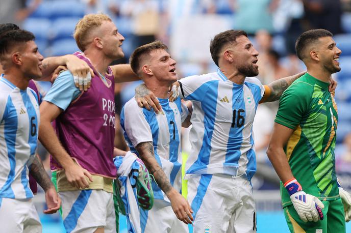 Argentina | Za Argentino brani barve na olimpijskih igrah tudi izkušeni branilec Nicolas Otamendi. Tako se je v Lyonu veselil po zmagi nad Ukrajino. | Foto Reuters