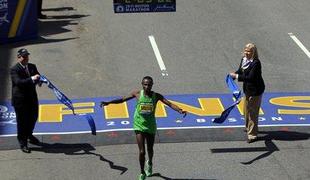 Mutai pretekel bostonski maraton v času 2;03:02