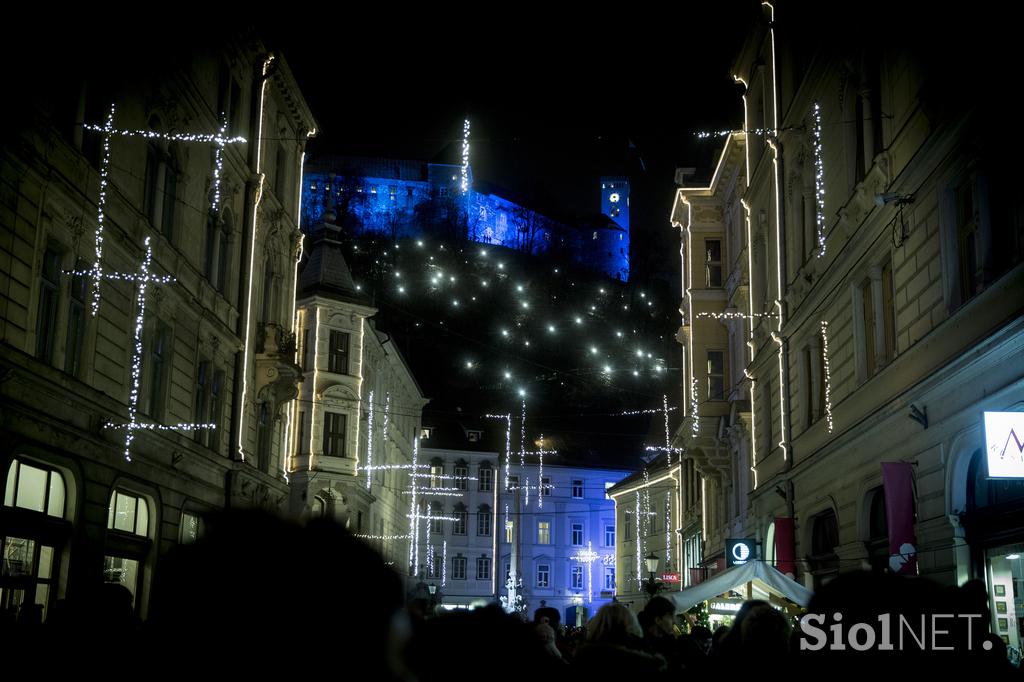 Ljubljana praznična okrasitev lučke december