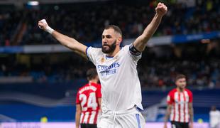 Real Atleticu zbežal za sedem točk, Benzema pri 12 golih