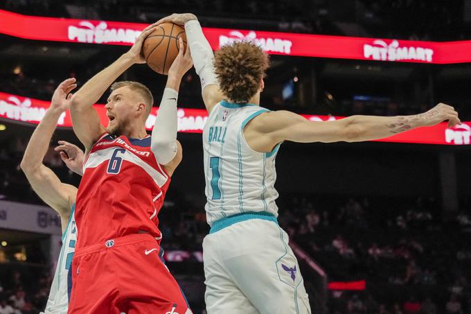 Kristaps Porzingis in LaMelo Ball sta tekmo končala predčasno. | Foto: Reuters