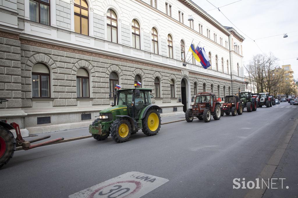 Protestni shod Sindikata kmetov Slovenije. Traktor, kmet, protest.