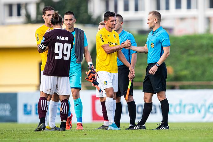 Danes bi se morali po prvotnem sporedu v Ljubljani za točke pomeriti Bravo in Triglav, a je dvoboj tako kot vso dogajanje v 1. SNL do konca meseca prestavljen. | Foto: Grega Valančič/Sportida