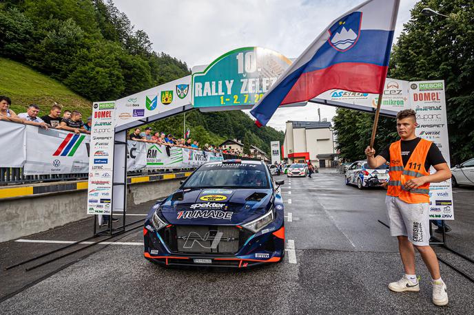 Reli Železniki Turk | Rok Turk in Blanka Kacin (hyundai i20 rally2) na startu lanskega relija v Železnikih.  | Foto Uroš Modlic