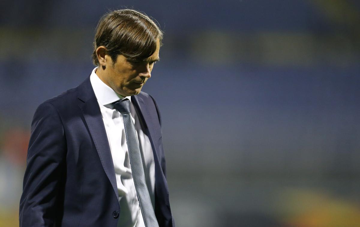 Philip Cocu | Philip Cocu s sklonjeno glavo zapušča klop Fenerbahčeja. | Foto Reuters