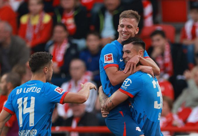 Benjamin Šeško in Dani Olmo se izjemno dopolnjujeta v igri Leipziga. To se je videlo v akciji za tretji zadetek Leipziga na nedeljskem gostovanju v Berlinu. | Foto: Reuters