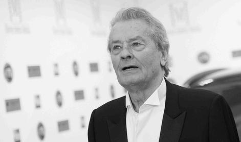 Umrl je Alain Delon