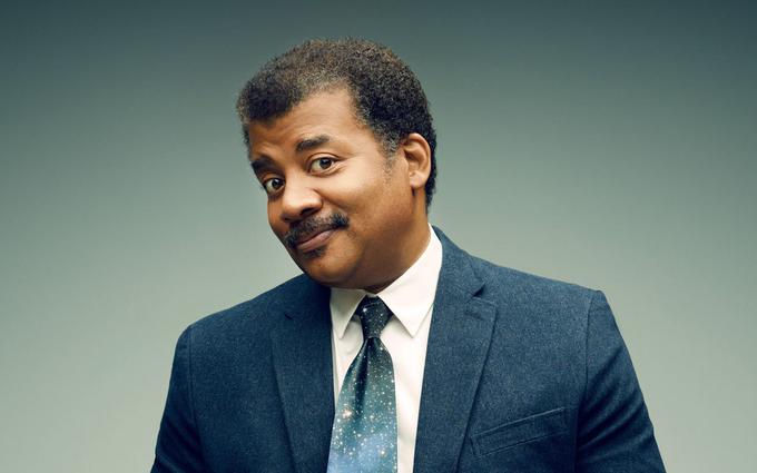 Neil DeGrasse Tyson je ob Stephenu Hawkingu verjetno najbolj znan astrofizik na svetu. Karizmatični direktor planetarija Hayden v New Yorku ima na družbenem omrežju Twitter skoraj 6 milijonov sledilcev.  | Foto: 