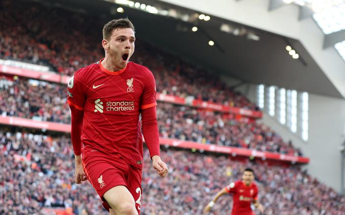 Liverpool je na znamenitnem mestnem derbiju v vodstvo povedel Škot Andy Robertson. | Foto: Reuters