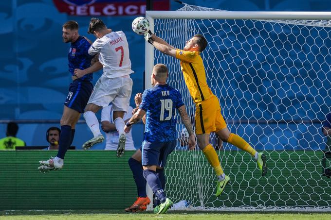 Slovaški vratar Martin Dubravka je Špancem najprej ubranil enajstmetrovko, nato pa si z nespretnim posredovanjem zabil avtogol. | Foto: Guliverimage/Vladimir Fedorenko