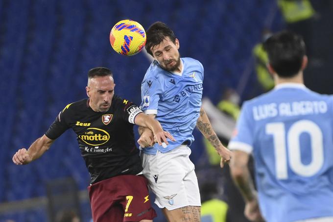 Za klub iz Salerna igra tudi francoski veteran Frank Ribery, tako se je bojeval na tekmi z Laziem, rimskim velikanom, ki je prav tako v lasti Claudia Lotita. | Foto: Guliverimage/Vladimir Fedorenko