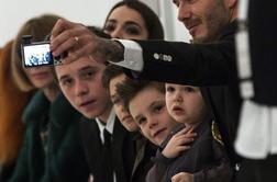 Selfie družine Beckham iz prve vrste na mamini modni reviji