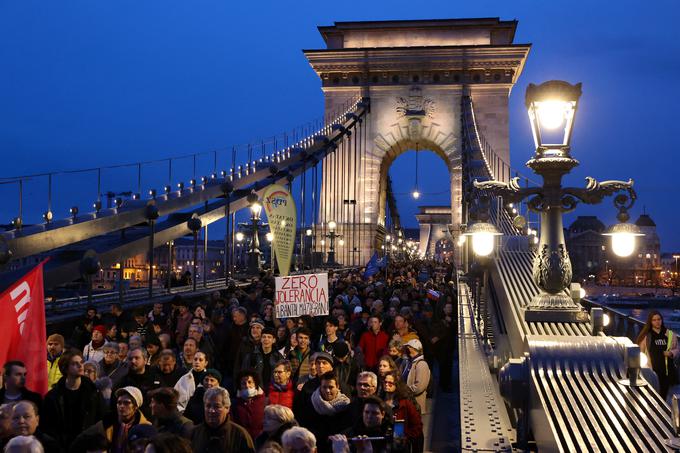 Protestniki v Budimpešti | Foto: Reuters