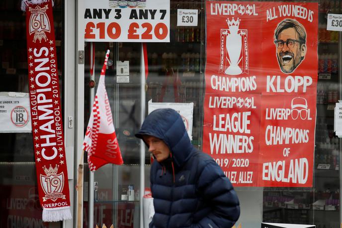 Liverpool korona | Navijači Liverpoola molijo boga, da vodilni lige ne odpovejo. Za zdaj je še vse odprto. | Foto Reuters