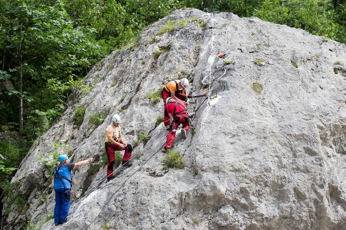 Na PZS si želijo v vrste markacistov pritegniti več ljudi. 250 bi bilo idealno, so nam povedali. Dodaten, mlajši kader bi potrebovali tudi med člani tehnične skupine, ki obnavlja zahtevne in zelo zahtevne planinske poti ter med inštruktorji markacisti.  | Foto: Urban Urbanc/Sportida