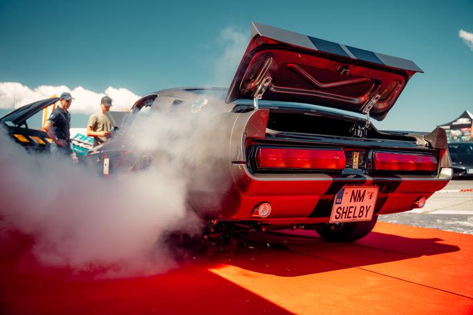 Poleg superšportnih vozil je bilo prisotnih še veliko preostalih, kot je Shelby GT500.  | Foto: 