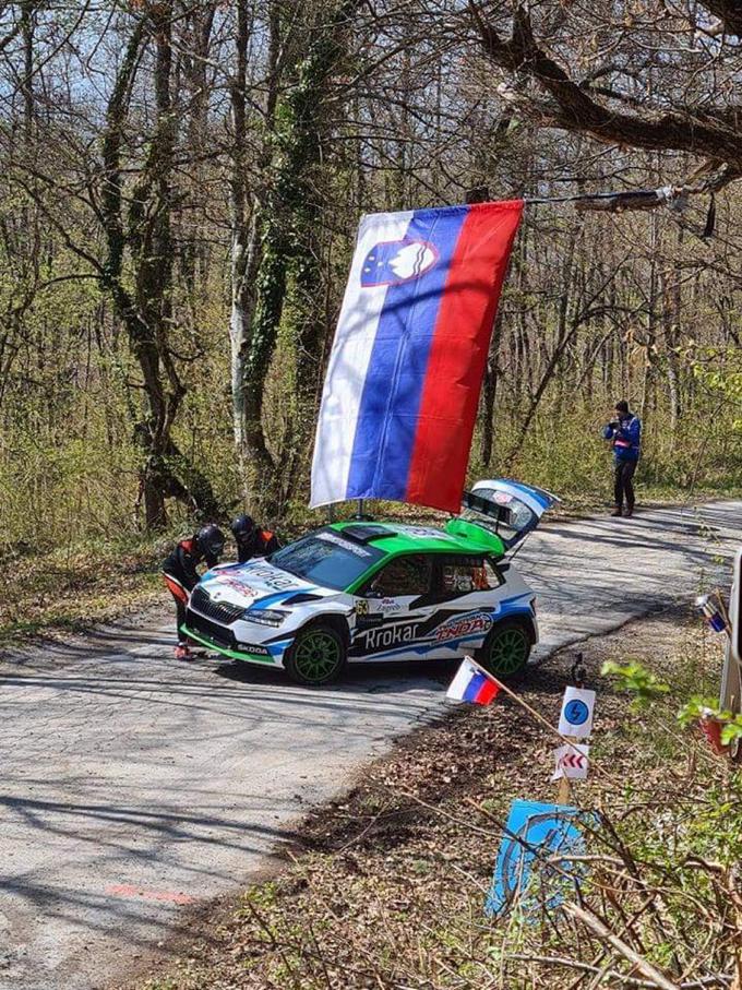 Aljoša Novak in Jaka Cevc (škoda fabia rally2) sta se včeraj uvrščala na rob deseterice svojega razreda, a po treh praznih pnevmatikah možnosti za višjo uvrstitev nista imela. | Foto: Gregor Pavšič