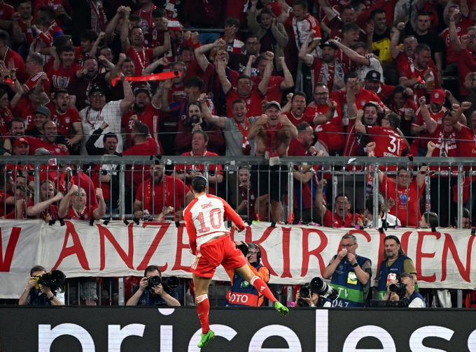 Leroy Sane se je na začetku drugega polčasa oddolžil za nekaj izgubljenih žog v prvem in zadel za izenačenje na 1:1. | Foto: Reuters