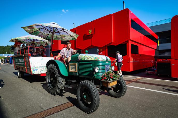 Red Bull Ring | Med kmetijami na avstrijskem Štajerskem ta konec tedna traktorji in dirkalniki formule 1. | Foto Guliverimage