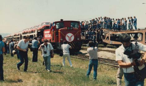 Še nevideno: Yugo na vlaku svečano prvič proti ZDA #foto