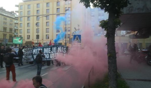 Protirasitični shod na Prešernovem trgu v podporo beguncem     