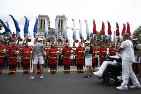 Olimpijski ogenj 12 dni pred začetkom iger prispel v Pariz #video