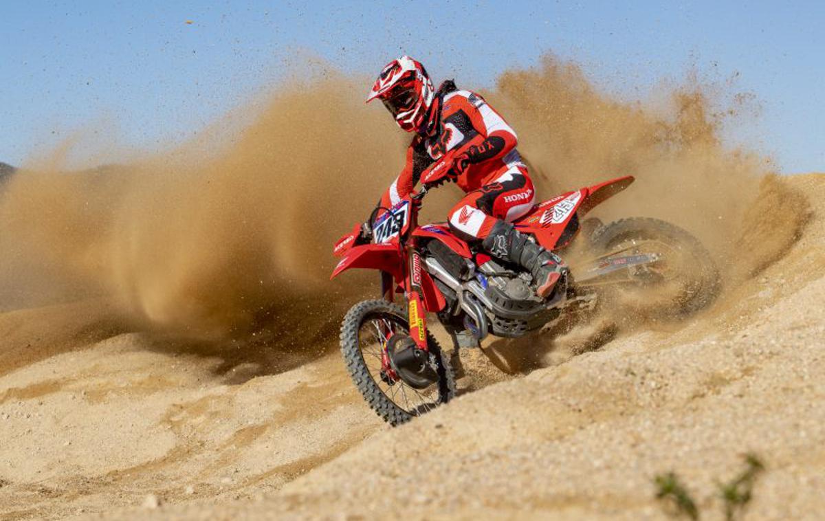 Tim Gajser Sardinija | Gajser se po dobrem mesecu testiranj in dirkanja na Sardiniji z dobro popotnico odpravlja na prvo dirko MXGP. | Foto Honda Racing