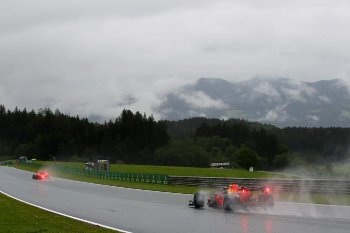 Spielberg kvalifikacije F1 | V obupnih razmerah v Spielbergu v Avstriji se je na kvalifikacijah najbolje znašel Lewis Hamilton. | Foto Reuters