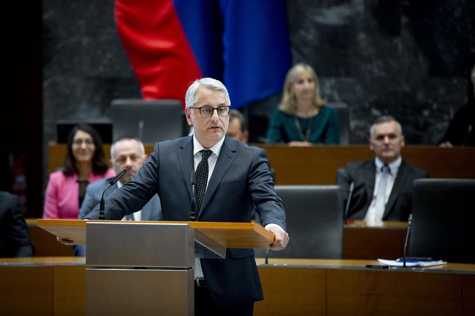 Matjaž Han | Pomembno se mu zdi predvsem vzdrževati pogoje za dobro poslovanje gospodarstva. "Treba je spremljati stanje v posameznih panogah, saj vse ne bodo enako prizadete," je dejal Matjaž Han in pojasnil, da se na ministrstvu močno zanašajo na informacije, ki jih dobijo z gospodarskih zbornic, saj se tako lahko po potrebi odzovejo. | Foto Ana Kovač