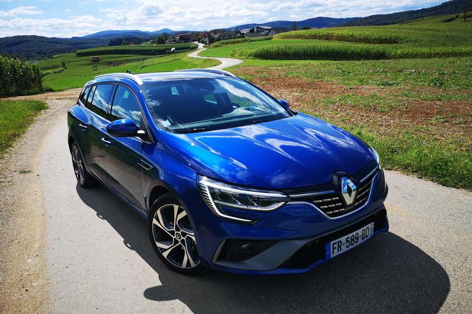 Renault megane | Prenovljeni renault megane grandtour, ki je med drugim že v serijski opremi dobil žaromete LED. | Foto Gregor Pavšič