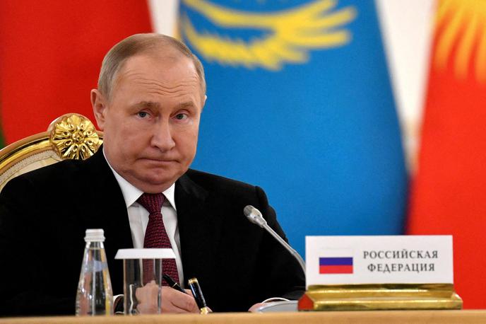 Vladimir Putin | Od začetka ruske invazije na Ukrajino se v javnosti pojavljajo vse glasnejša ugibanja o zdravstvenem stanju ruskega voditelja Vladimirja Putina.  | Foto Reuters