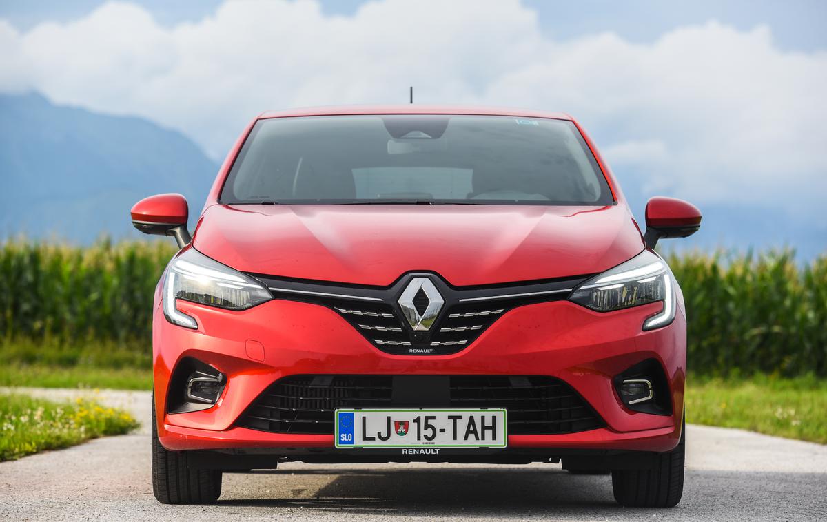 Renault clio LPG | Žarometa LED z avtomatskim preklopom sta serijska, doplačilo za meglenki je 180 evrov. | Foto Gašper Pirman