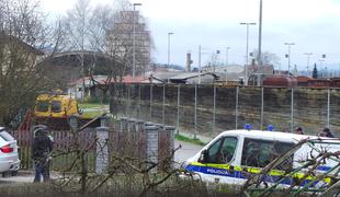 Lastnik sam ugotovil, da je pod vozilom bomba #video